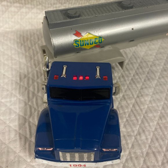 1994 Sunoco “Horn & Back-up alarm sounds” Tanker Truck, with running lights - Picture 7 of 15